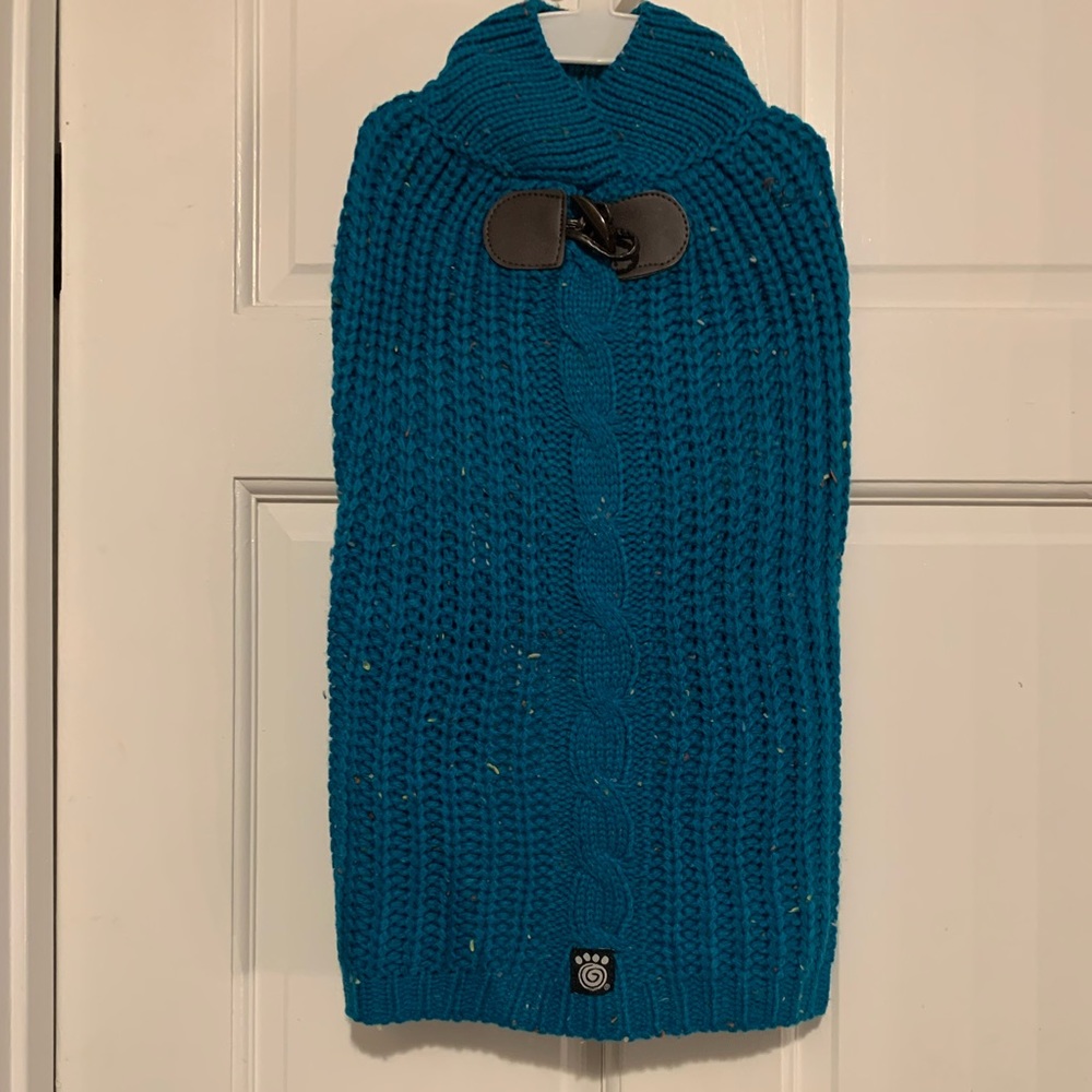 NEW PETRAGEOUS Cable Knit Sweater